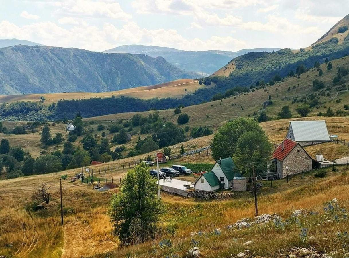 Penzion Suri Plužine Exteriér fotografie